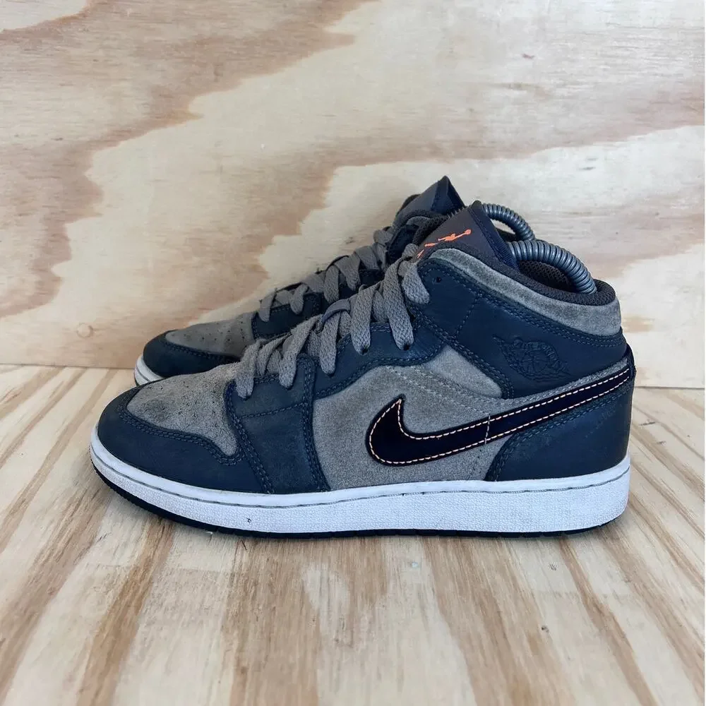 Nike - Air Jordan 1 Mid SE BG - Sneakers - Gray - Big Kids - 5.5Y - FQ8341-017